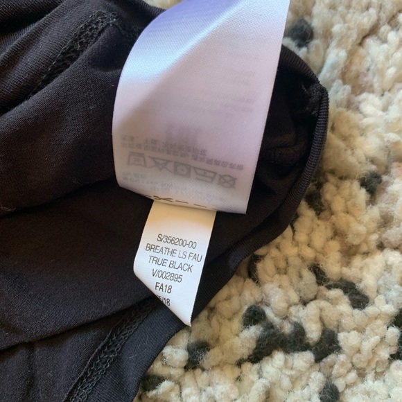 GapFit breathe faux wrap top - Picture 5 of 6